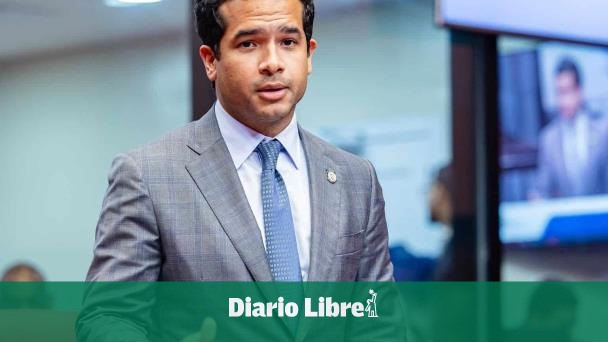 Omar Fernández propone regulación para la inteligencia artificial