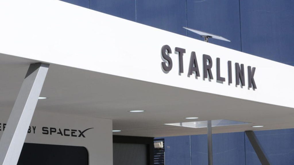 starlink-building-logo-gettyimages-2039978753