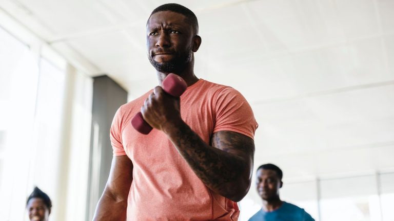 Para ganar músculo: 7 cosas que necesitas además de entrenar