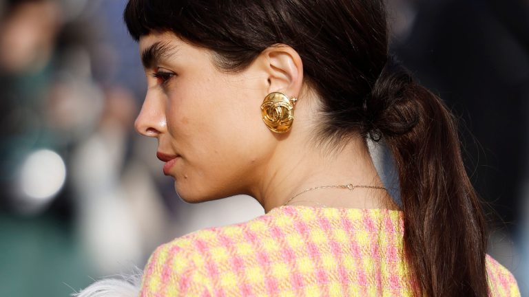 Pendientes para invitada: 9 opciones que elevan hasta el vestido más sencillo