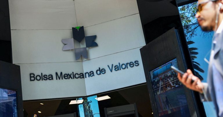 Peso y bolsa retroceden golpeados por preocupaciones arancelarias