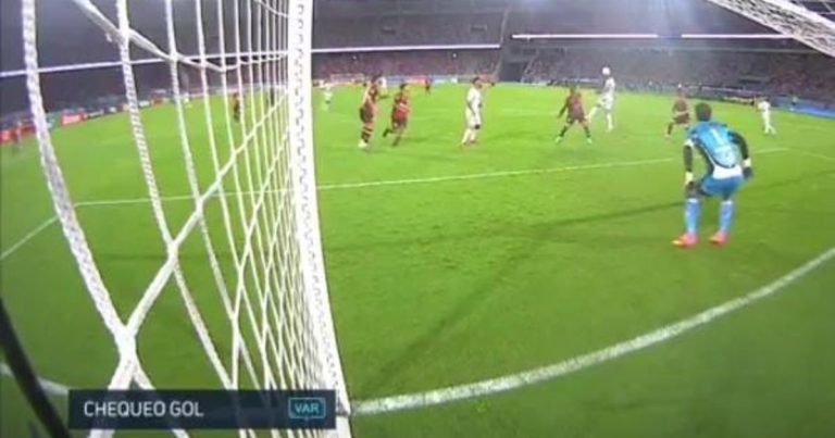 Polémica en Santiago: el gol mal anulado a Riestra en el último minuto :: Olé
