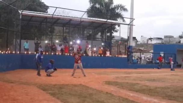Protesta comunitaria por falta de energía eléctrica en un play