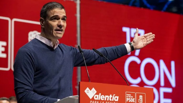 Sánchez aboga por "enfrentarse a los poderosos" y azuza el miedo a la derecha: "¿Imagináis esta etapa difícil en sus manos?"