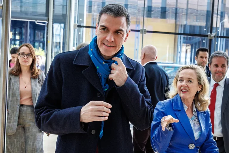 Sánchez promete mayor gasto militar y el Parlamento le presiona para detallar cuándo