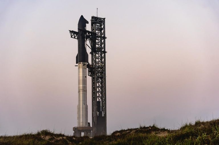 SpaceX's Starship explodes (again) during its eighth test flight