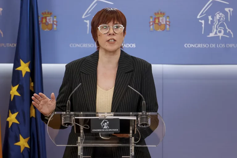 Todos los partidos de Sumar pactan rechazar cualquier aumento del gasto militar y el PSOE carga contra los discursos "populistas": "No se trata de cañones o mantequilla"