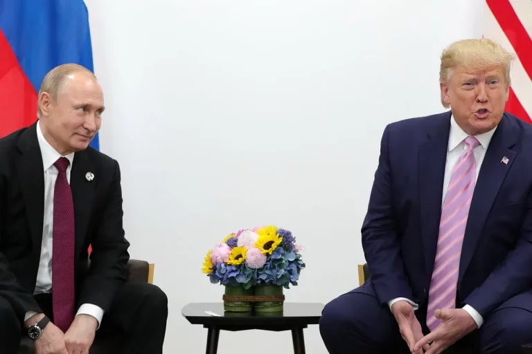 Trump amenaza con sanciones a gran escala contra Rusia por estar "aplastando" a Ucrania