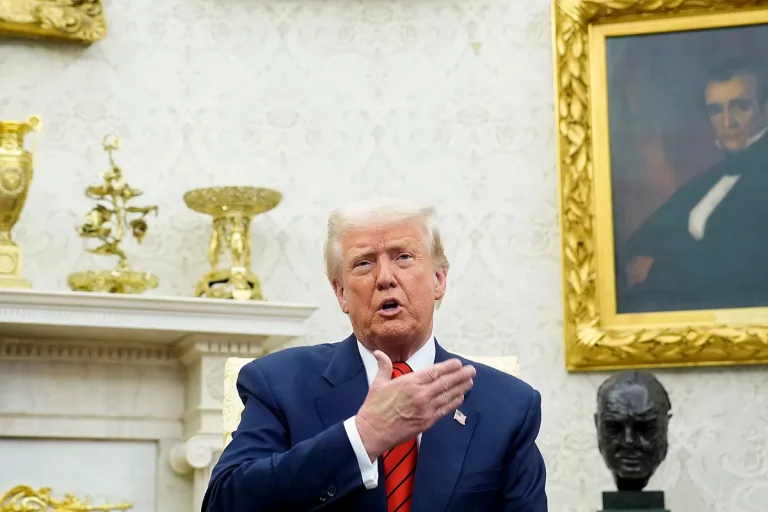 Trump quiere eximir de impuestos a quienes ganen menos de 150.000 dólares al año