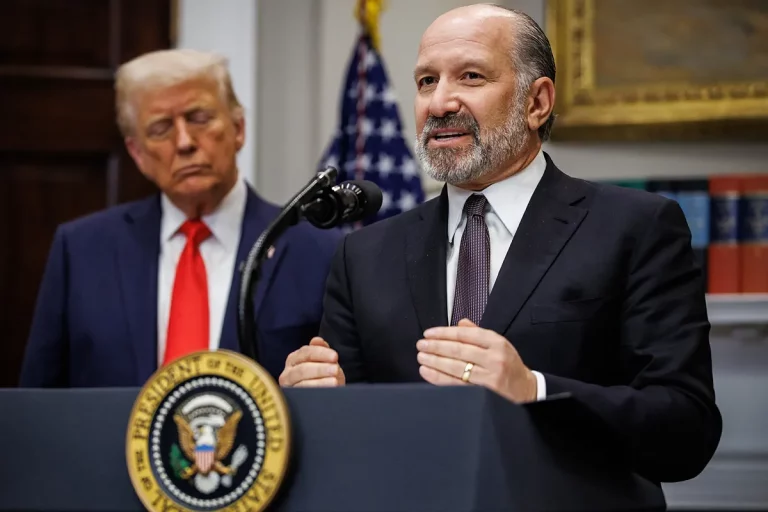 Trump se plantea hacer alguna "excepción" con los aranceles a México y Canadá