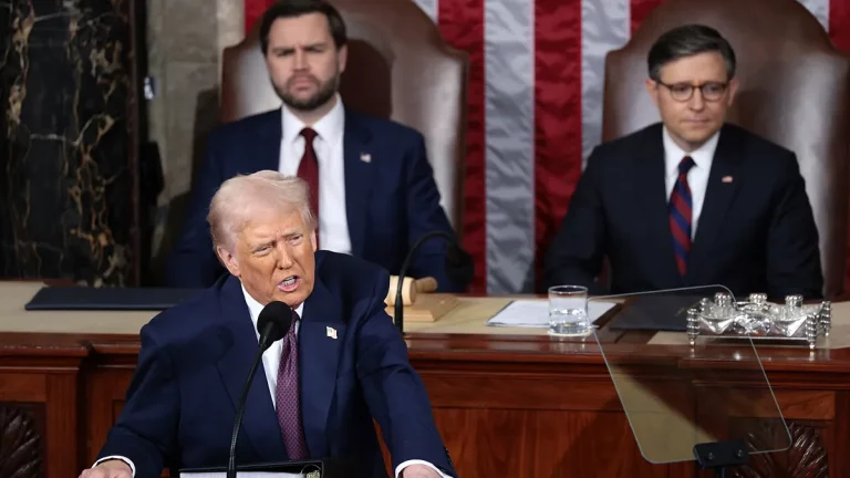 Trump sobre la guerra comercial y el proteccionismo de EEUU: "No vamos a dar marcha atrás"