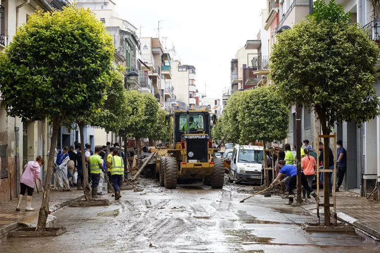 Un hombre herido al hundirse la primera planta de una vivienda de Algemesí