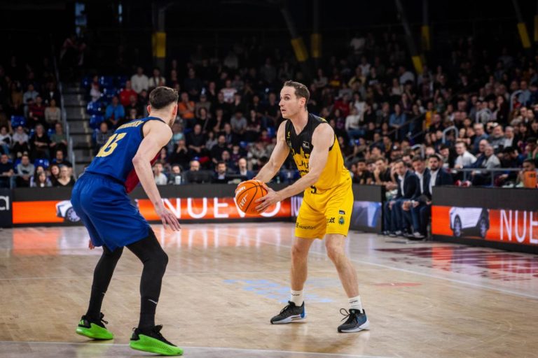 Un recital descomunal de Huertas en el Palau acaba con el Barça