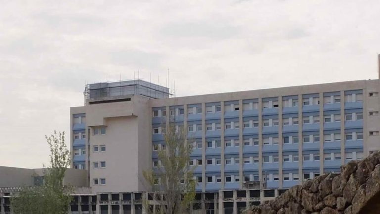 Una niña de dos años y una mujer de 25 heridas durante un tiroteo entre familias en Plasencia