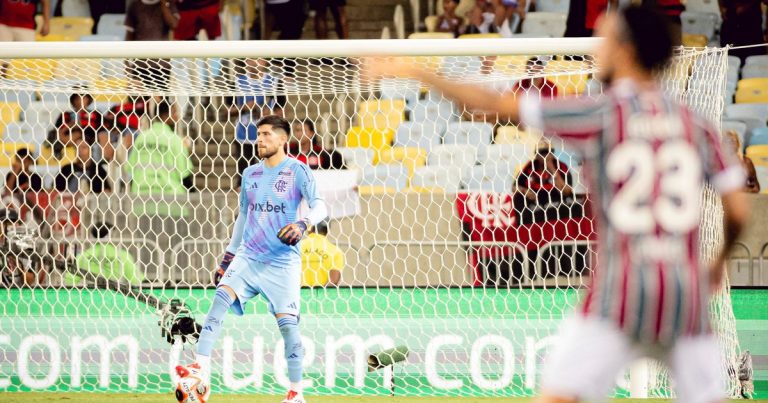 Video: el lujo de Agustín Rossi contra Germán Cano en el clásico Flamengo - Fluminense por la final del Carioca :: Olé