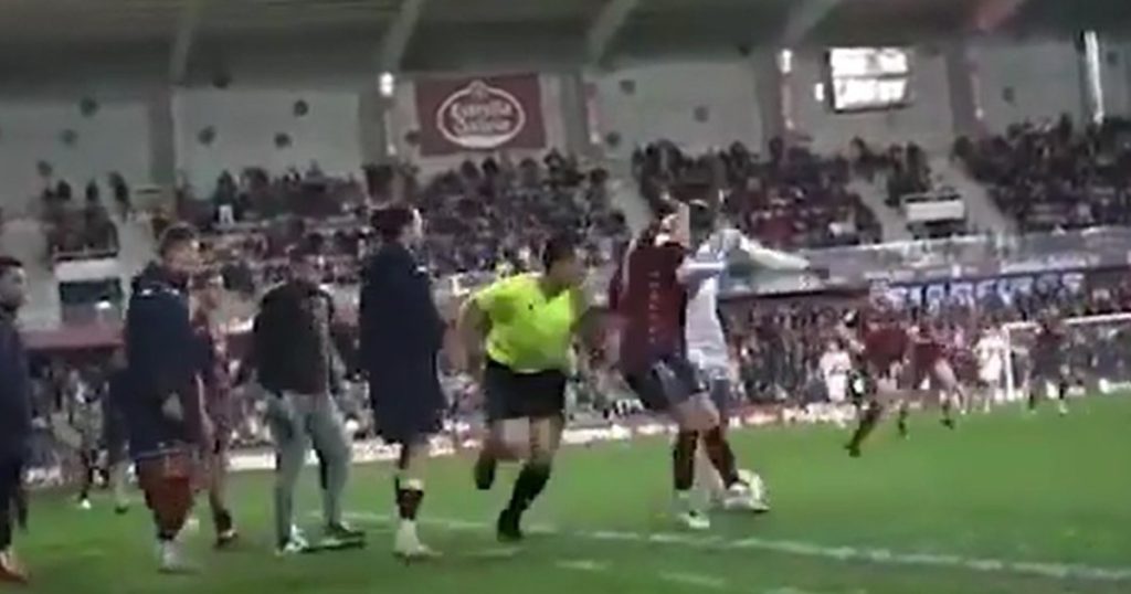 Video: lo habían reemplazado y entorpeció un ataque rival :: Olé