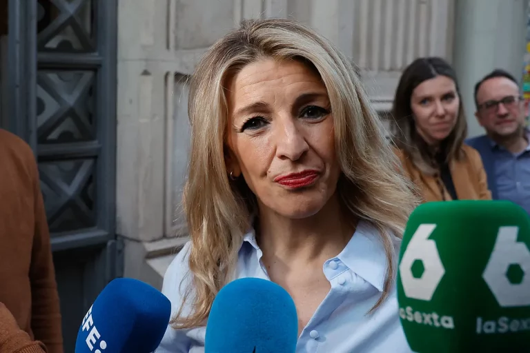Yolanda Díaz reinventa Sumar para que el proyecto sobreviva en un espacio político en guerra