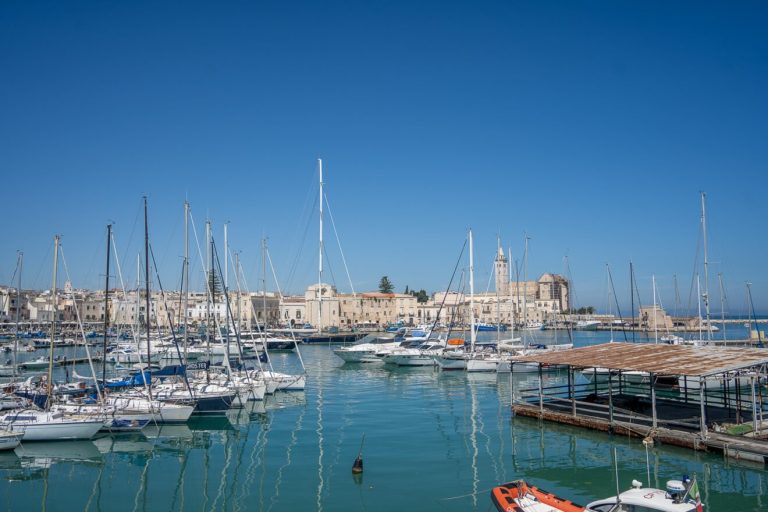 pintoresca ciudad portuaria italiana con un 'twist' de encanto y diversión • Actualidad • Forbes México