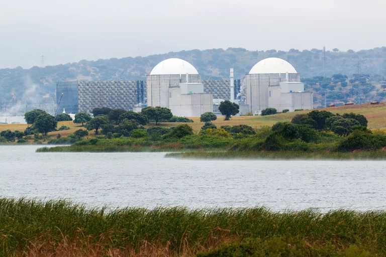 ¿Por qué el Gobierno cerrará Almaraz, pero nunca las nucleares catalanas?