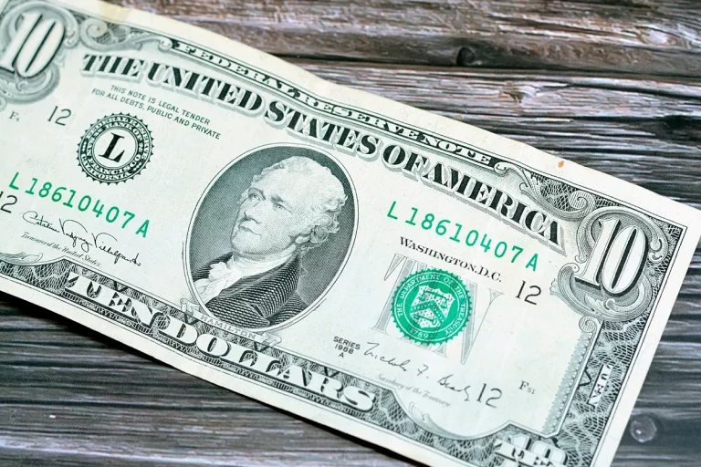 ¿Puede el dólar seguir siendo el rey de las divisas?
