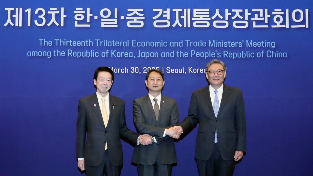 China, Japón y Corea del Sur planean respuesta conjunta a los aranceles de Trump