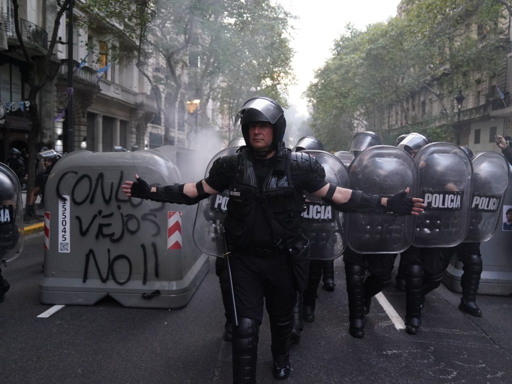 Con un duro documento, Human Rights Watch le exigió al Gobierno que investigue la represión en la marcha de los jubilados