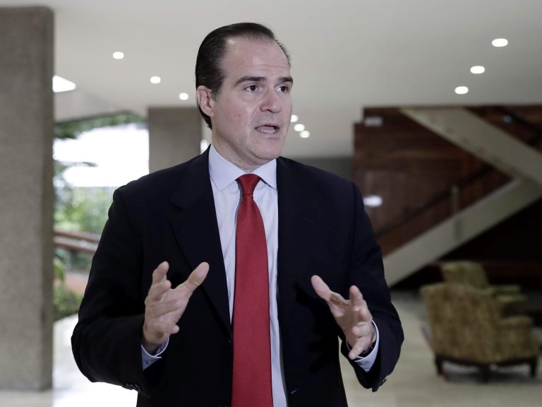Un funcionario de Trump aseguró que ayudarán a la Argentina con el FMI para que Milei se distancie de China