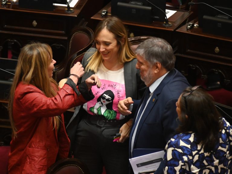 El juez K Ramos Padilla ordenó a García-Mansilla que no intervenga en causas en la Corte durante 3 meses