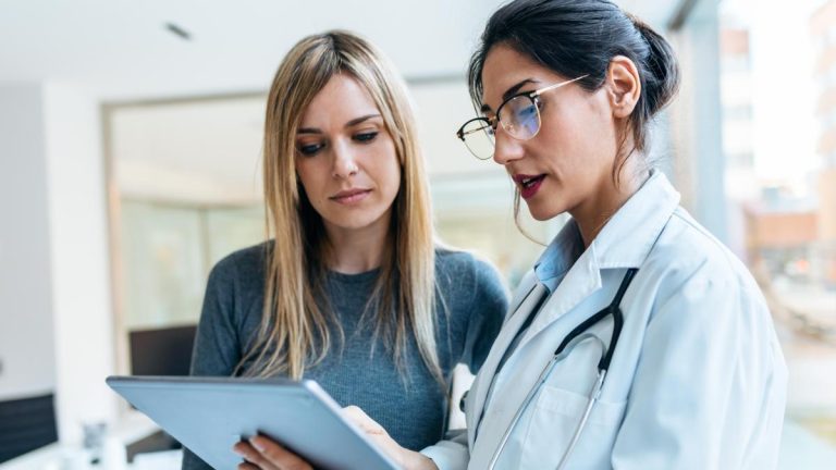 Así funciona la IA que mejora la relación médico-paciente en los hospitales