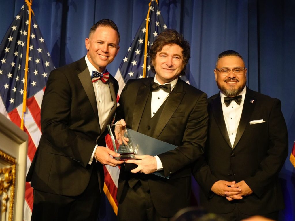 El organizador de la gala en Mar-a-Lago aseguró que Milei no vio a Trump porque "optó por abandonar el evento"