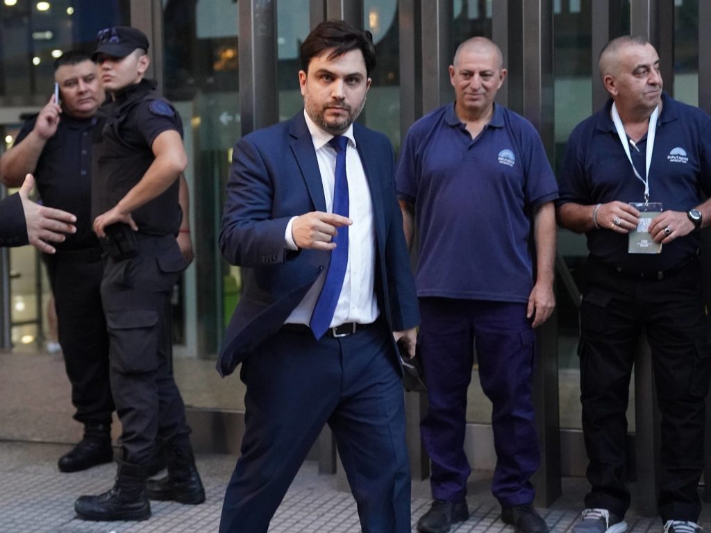 "Extorsión implícita y 48 horas de arresto", la propuesta que impulsa Ramiro Marra para combatir a los trapitos en la Ciudad