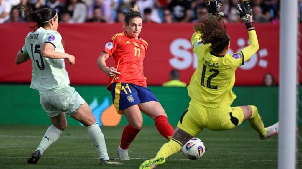 España apuntala sus buenas sensaciones con una goleada de escándalo