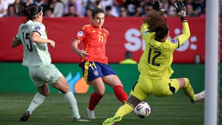 España apuntala sus buenas sensaciones con una goleada de escándalo