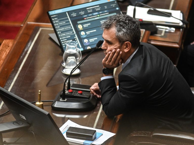 Entre denuncias de "trampa" y la amenaza de una nueva sesión para discutirlo, se eligen los diputados que investigarán a Milei en el caso $LIBRA
