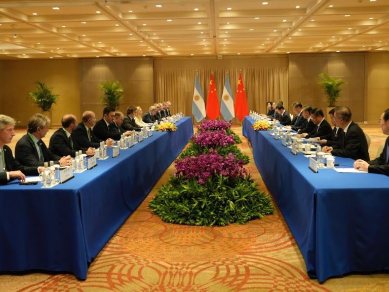 Milei, entre la demanda doméstica y la "guerra" de Trump con China