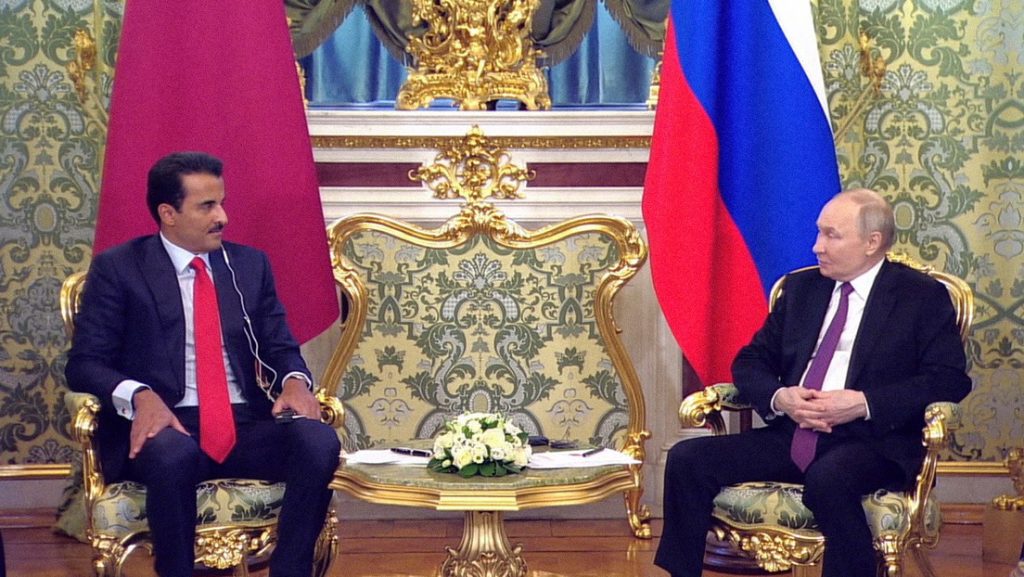 Putin se reúne con el emir de Catar