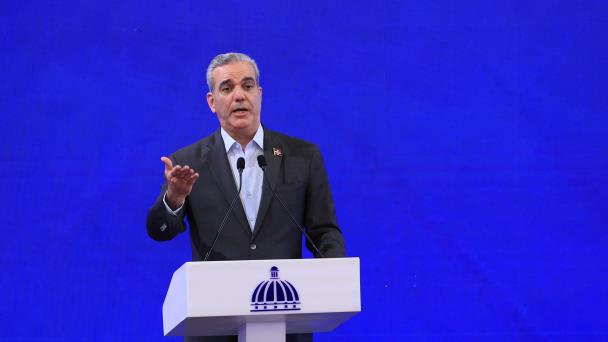 Abinader someterá aumento salarial a zonas francas y sector turístico
