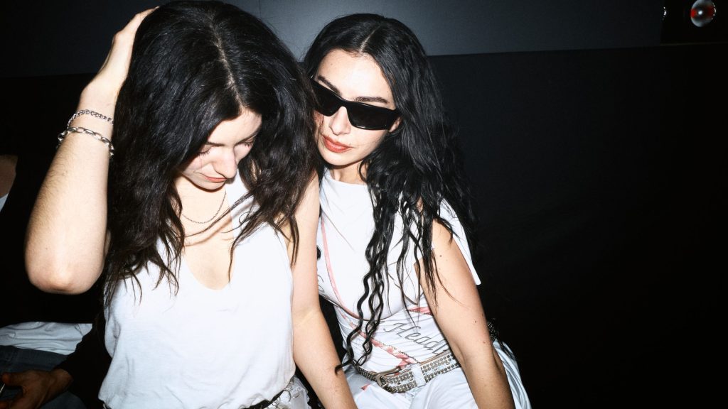 Arte, denim y estrellas: así fue la experiencia de Guess Jeans x VERDY en Coachella 2025