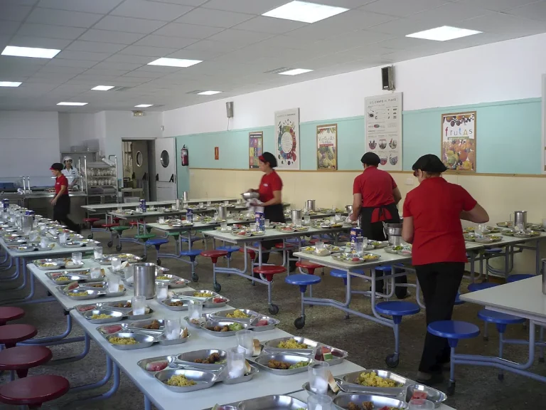 Así cambiarán los menús escolares: ¿cuánta fruta, pescado o legumbres comerán tus hijos a la semana?