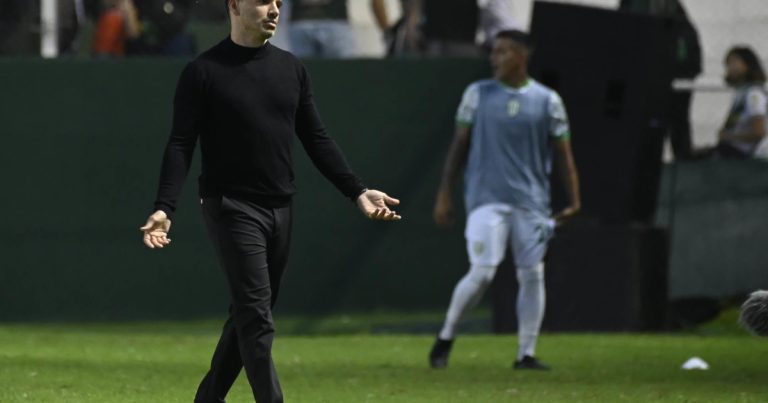 Banfield: gol regalado, silbidos y Broggi a la defensiva :: Olé