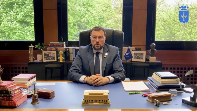 Barbón, contra las cuerdas por la muerte de 5 mineros, sacrifica a su consejera y carga contra la oposición por la "utilización partidista del dolor y la muerte"