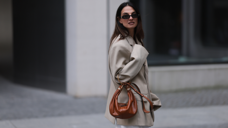 Blazer oversize, la prenda definitiva para lucir elegante en primavera 2025