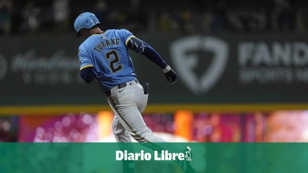 Brice Turang conecta jonrón y Cerveceros superan a Rojos