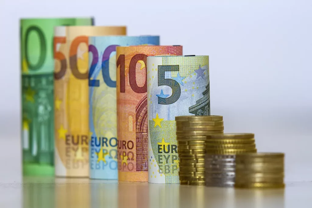 Bruselas prevé que los aranceles podrían reducir el PIB el 0,2% en la UE y 1,4% en EEUU