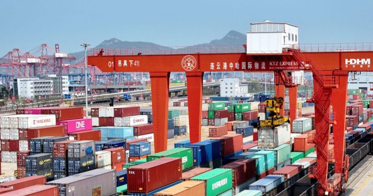 China sube a 125% los aranceles a los productos de EU