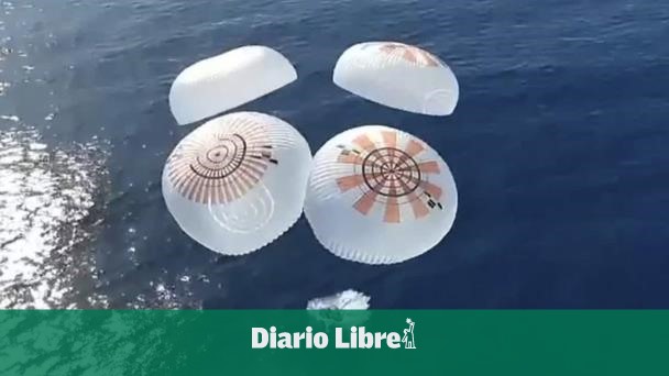 Cuatro turistas espaciales regresan tras vuelo privado