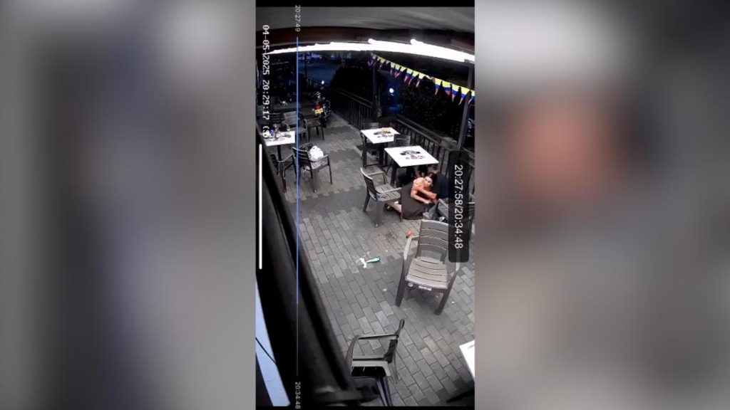 Detalles y vídeo del momento en que un futbolista se enfrenta a unos ladrones en un atraco con un final fatal