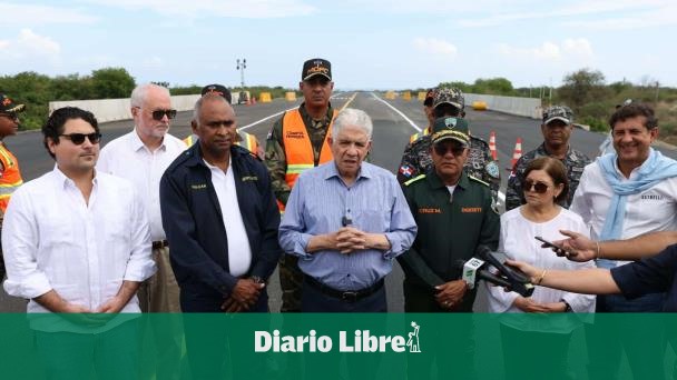Eduardo Estrella se reintegra al trabajo en MOPC