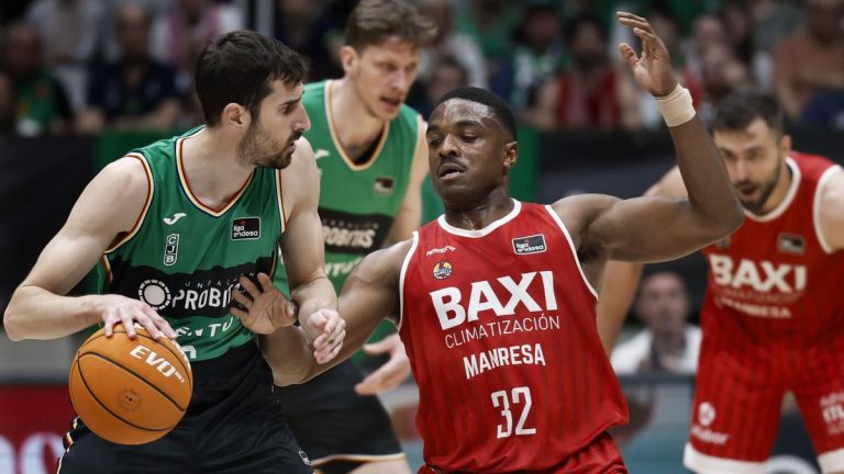 El Baxi Manresa se lleva el derbi ante la Penya y el Barça se impone en Granada