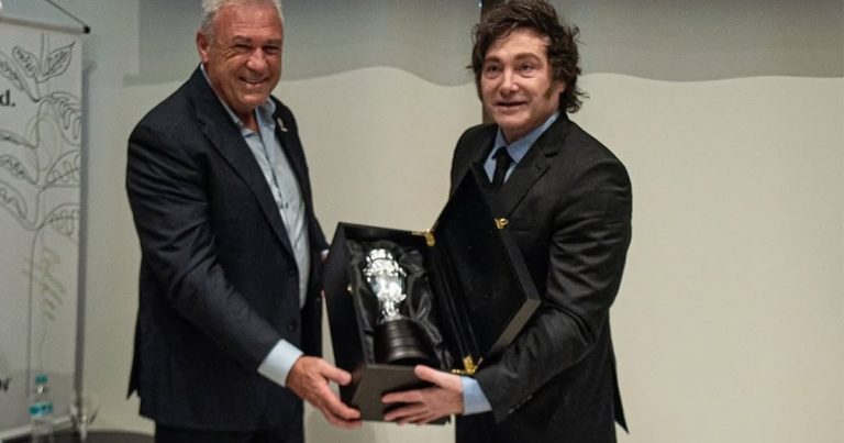 El campeón del mundo que recibió a Javier Milei en Conmebol :: Olé